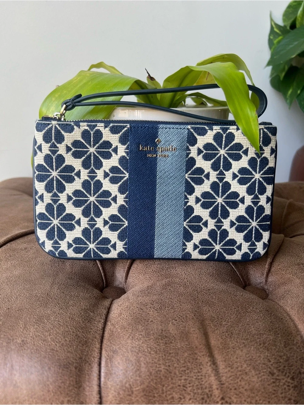 kate spade Navy & Cream Floral Stripe Wristlet  Limited Edition Like New